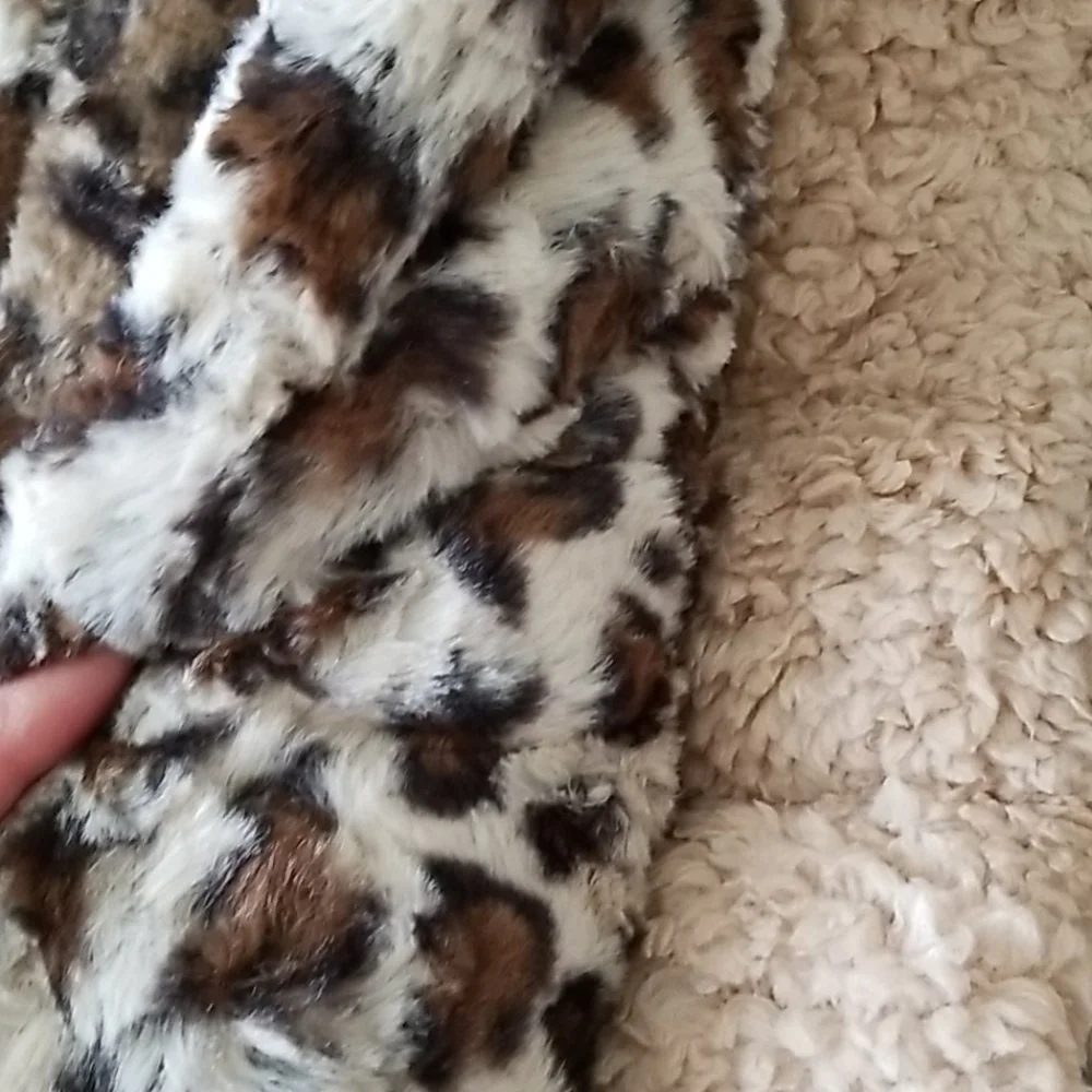 NEW! Luxe Faux Fur Leopard Queen Size Blanket Throw 3 Piece Set - Picture 6 of 8